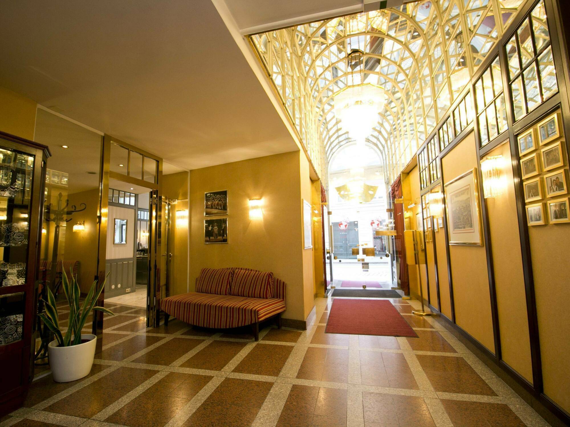 เทียเตอร์โฮเทล เวียน Hotel เวียนนา ภายนอก รูปภาพ